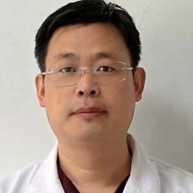 李震