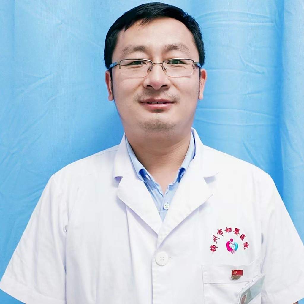 李伟